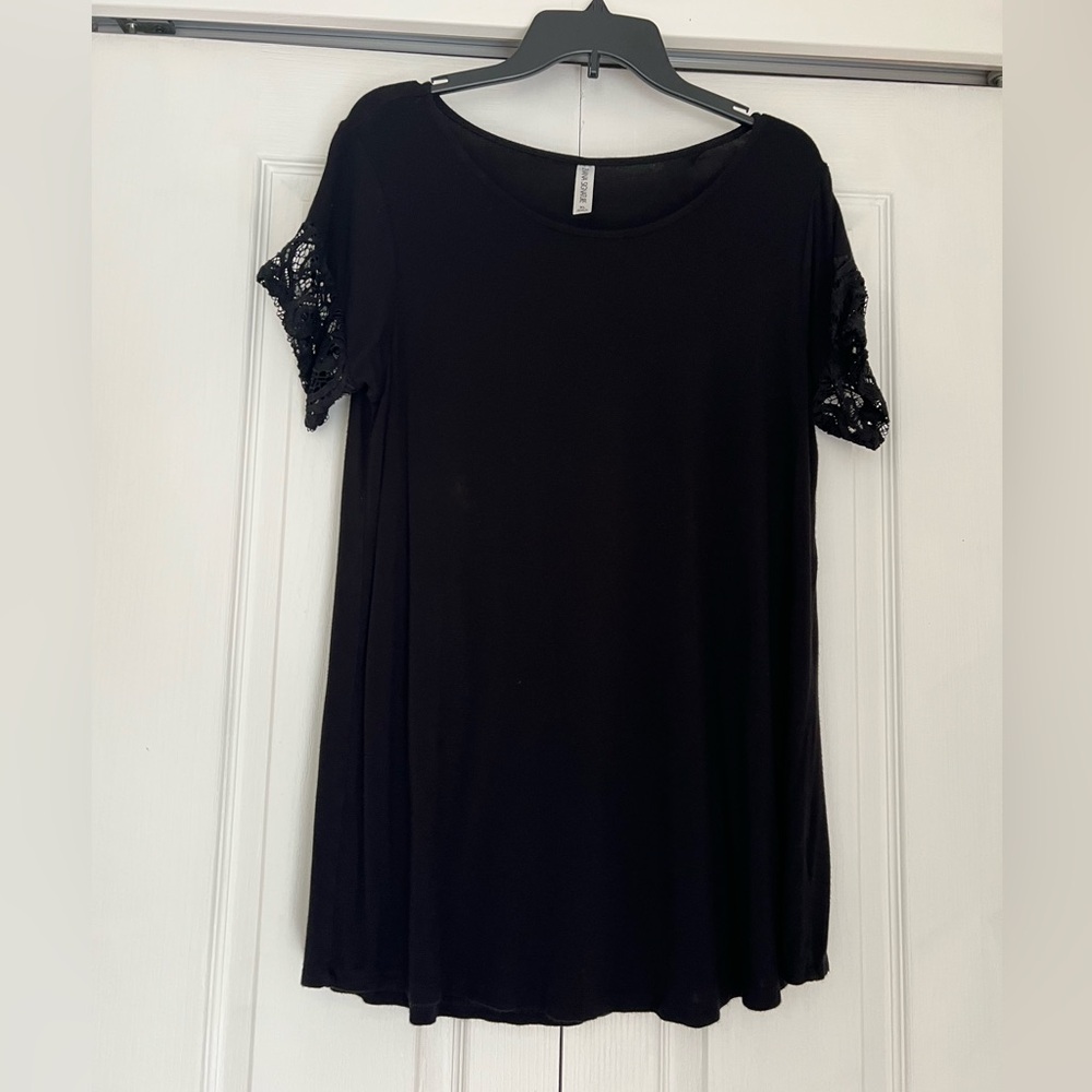 Black Lace Sleeve tunic Top from Zulily size Xl